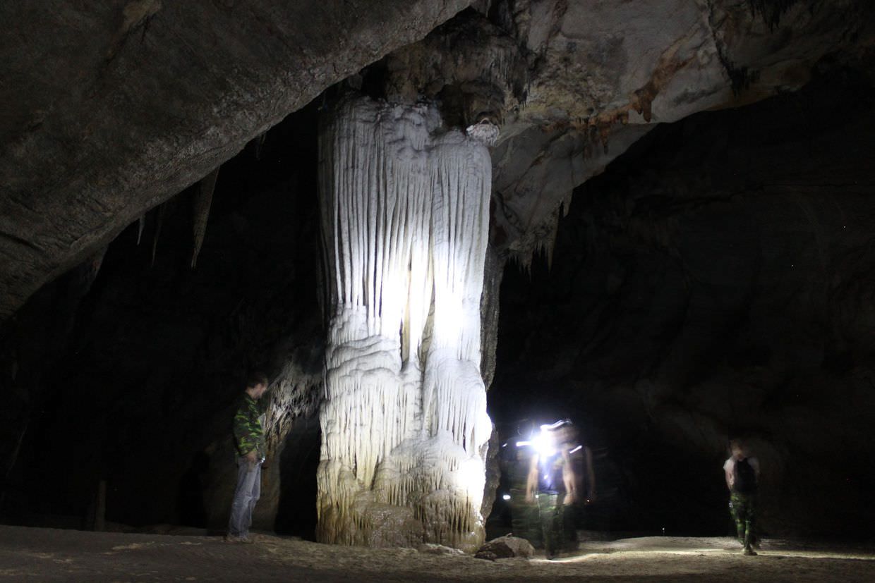 A Paradise Cave cavern, long exposure