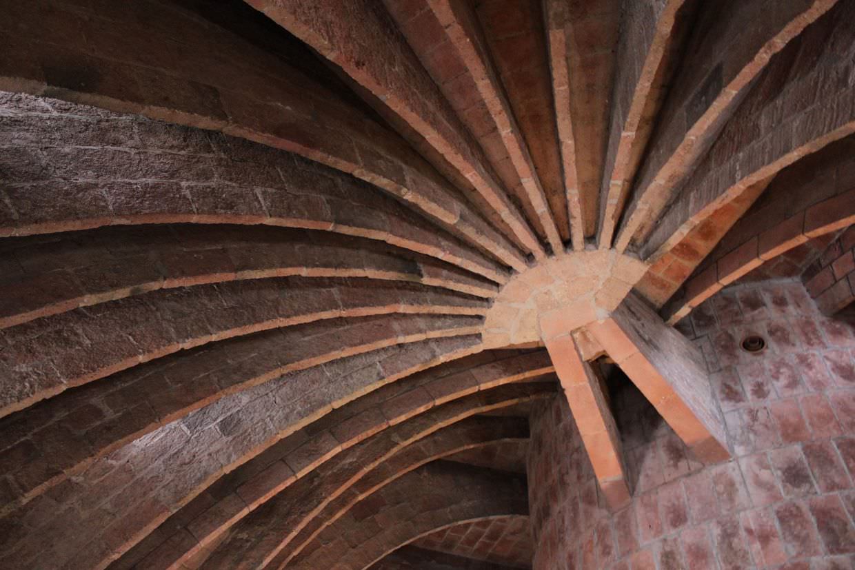 Arching roof structure within Casa Milà